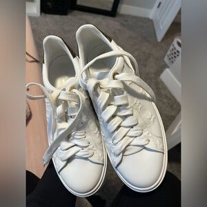 Louis Vuitton sneakers size 6.5